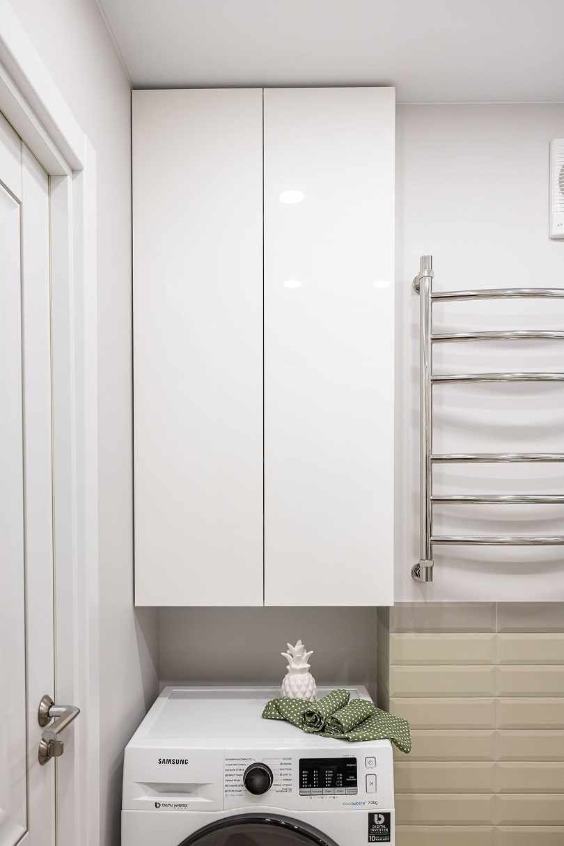 Навесной шкаф в ванной