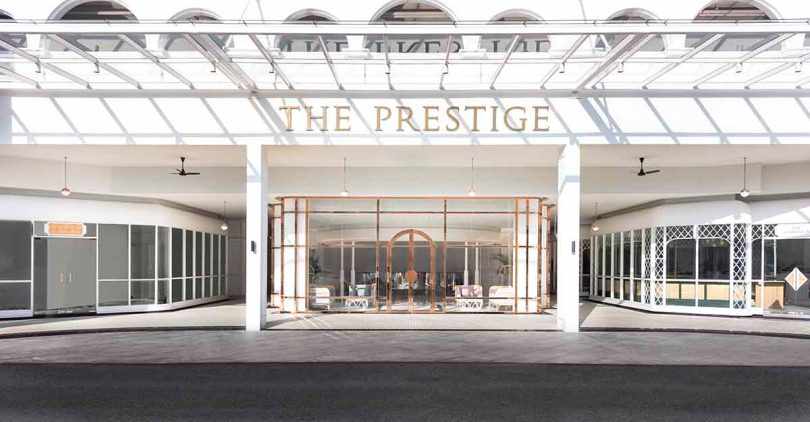 Вход в отель Prestige