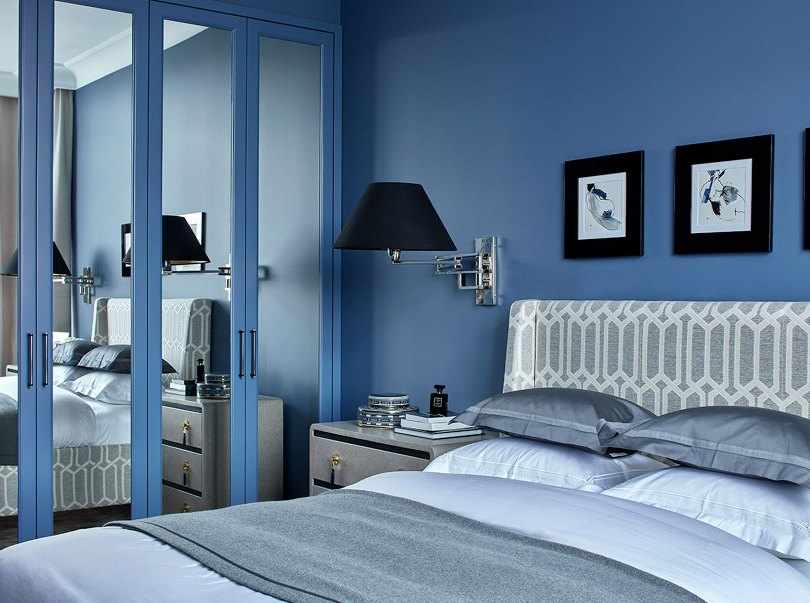 Синие стены в спальне