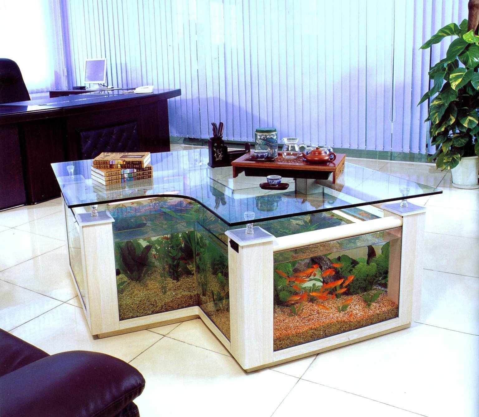 Столик-аквариум в кабинете