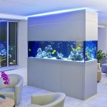 Шикарный аквариум в гостиной