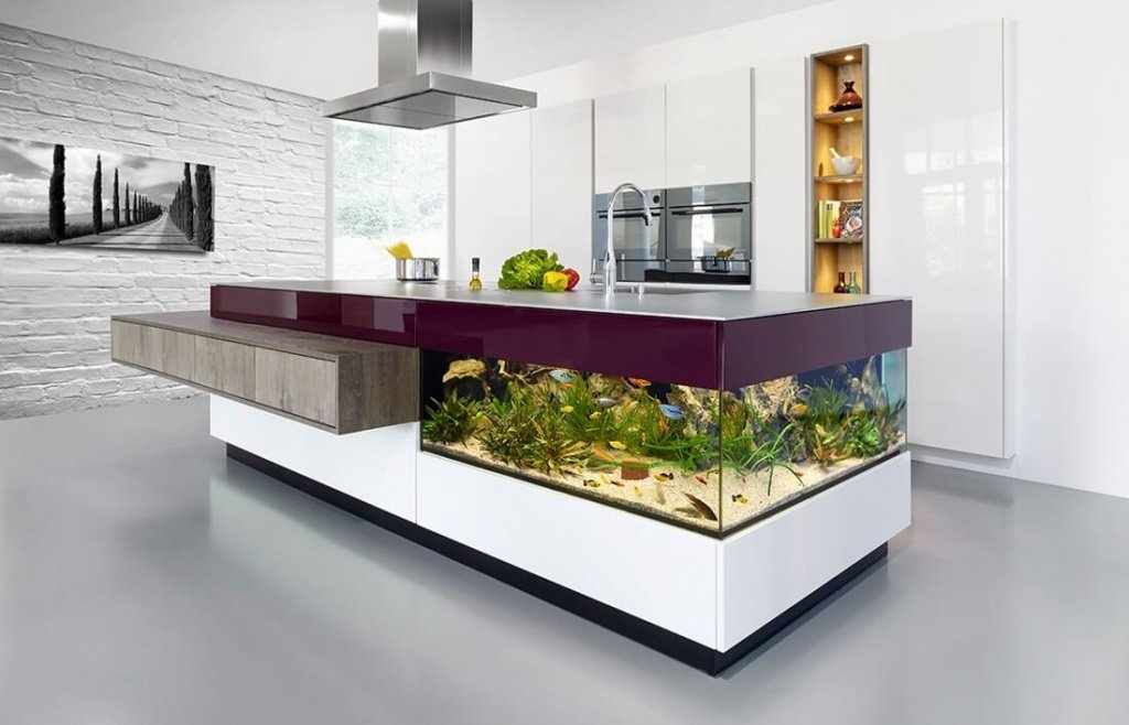 Стол-аквариум на кухне