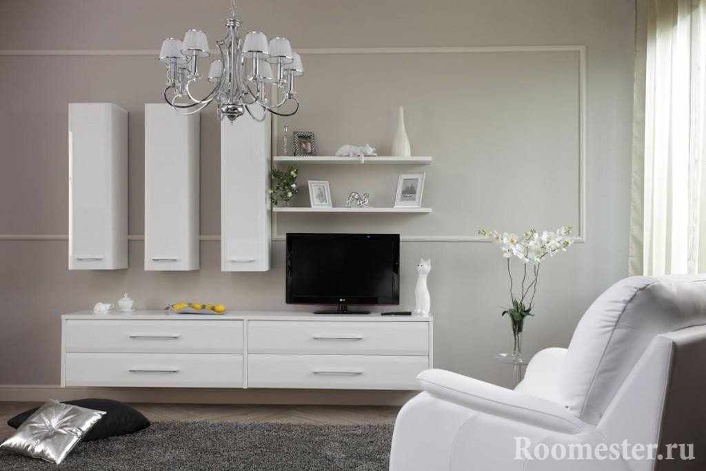 Комната с белой мебелью