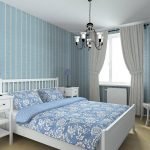 Голубая спальня с белыми шторами