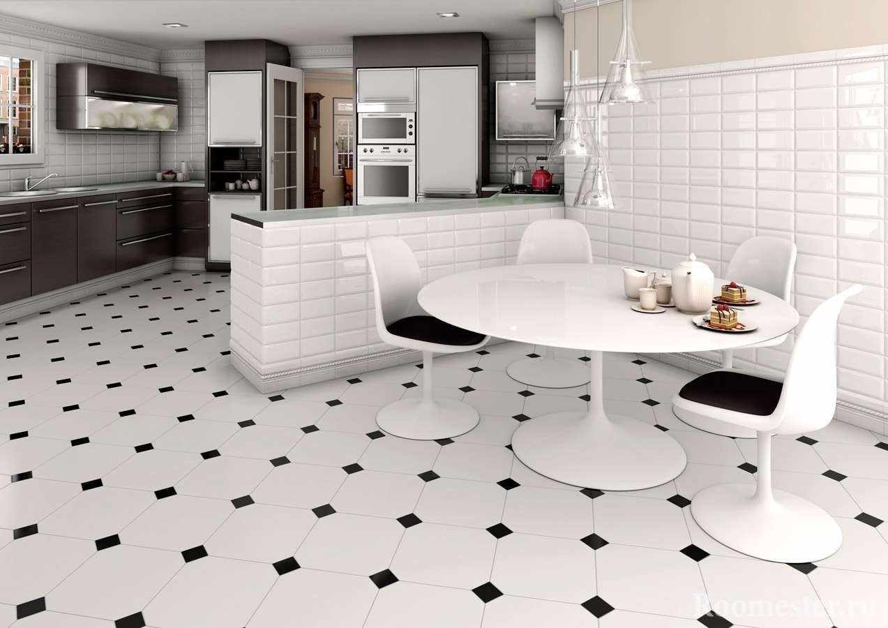 Бело-черная плитка на полу кухни