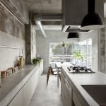 Кухня с бетонной рабочей поверхностью