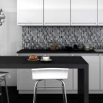 Черно-белая мозаика на кухню