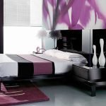 Черный с фиолетовым в декоре спальни