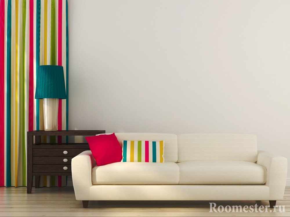 Отдельные цветные предметы декора могут преобразить скучный интерьер