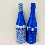 Синий наряд на бутылках