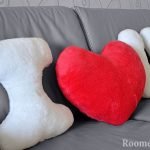 Сердце и буквы на диване