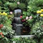 Водопад и цветы