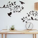 Ветки с птицами на стене