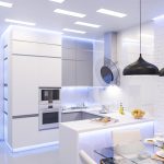 Черные люстры в белом интерьере кухни