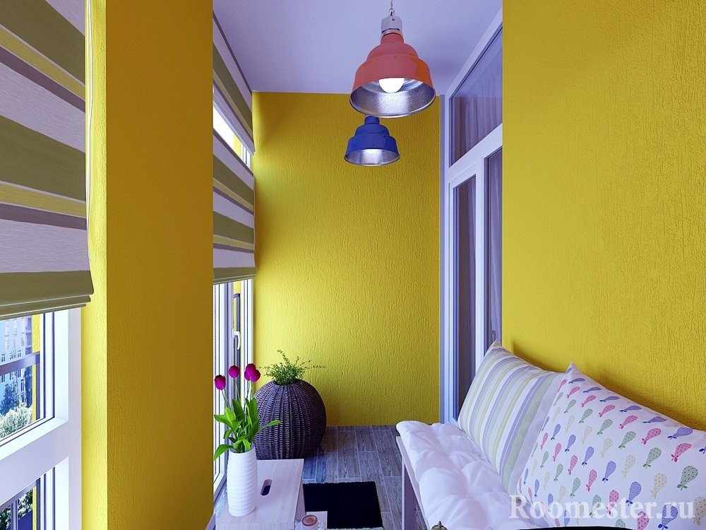 Желтый дизайн балкона