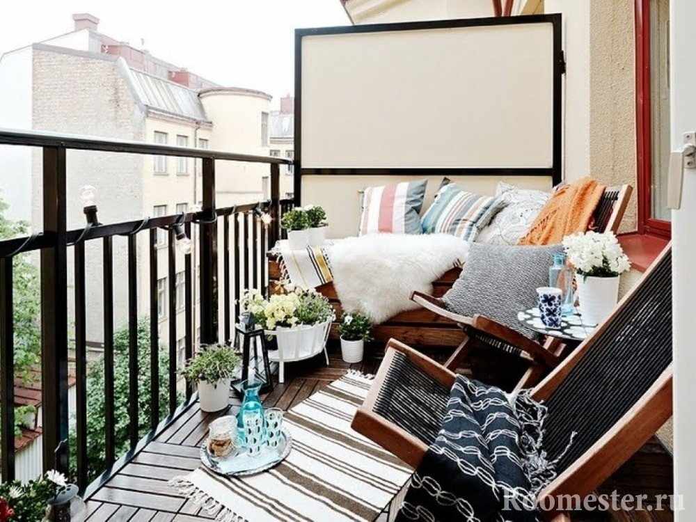 Кресла на открытом балконе