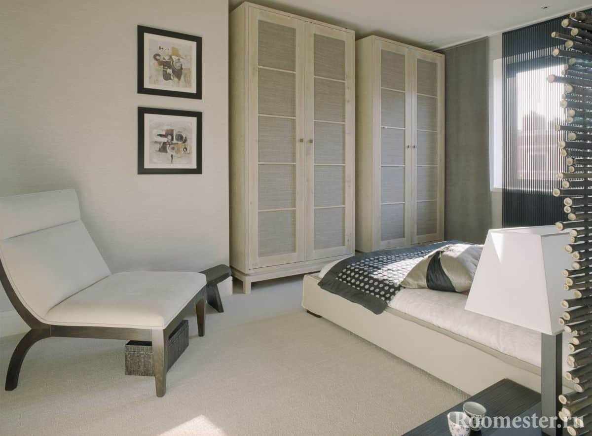 Классическая белая спальня с удобными шкафами