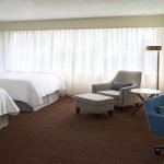 Вариант оформления комнаты для гостей с двумя кроватями