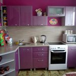 Кухня с фиолетовым интерьером