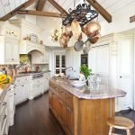 Кухонная мебель с мраморными столешницами