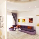 Фиолетовый диван в светлой гостиной