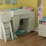 Мебельный гарнитур для маленькой детской комнаты