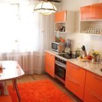 Красочная кухня в оранжевых тонах