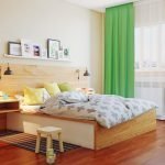 Зеленые шторы в спальне