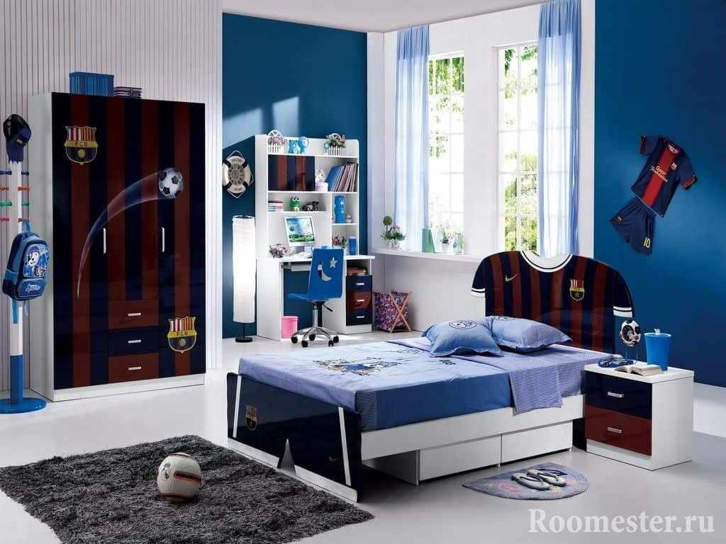 Дизайн спальни в спортивном стиле для мальчика