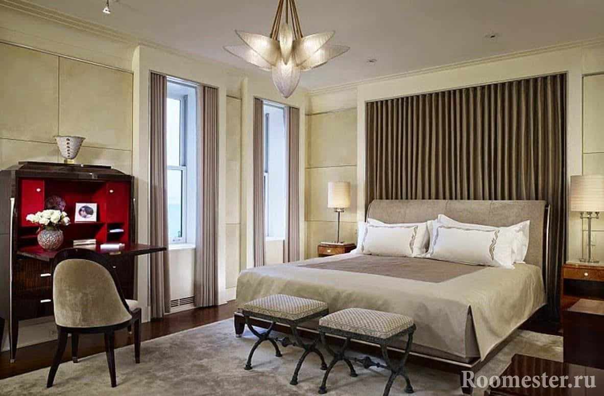 В дизайне спальни в классическом стиле хорошо подходят винтажные элементы мебели