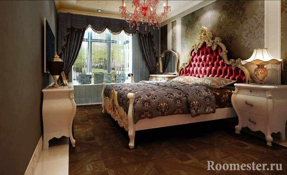 Отделка стен тканями и массивные шторы хорошо подходят для классического стиля спальни