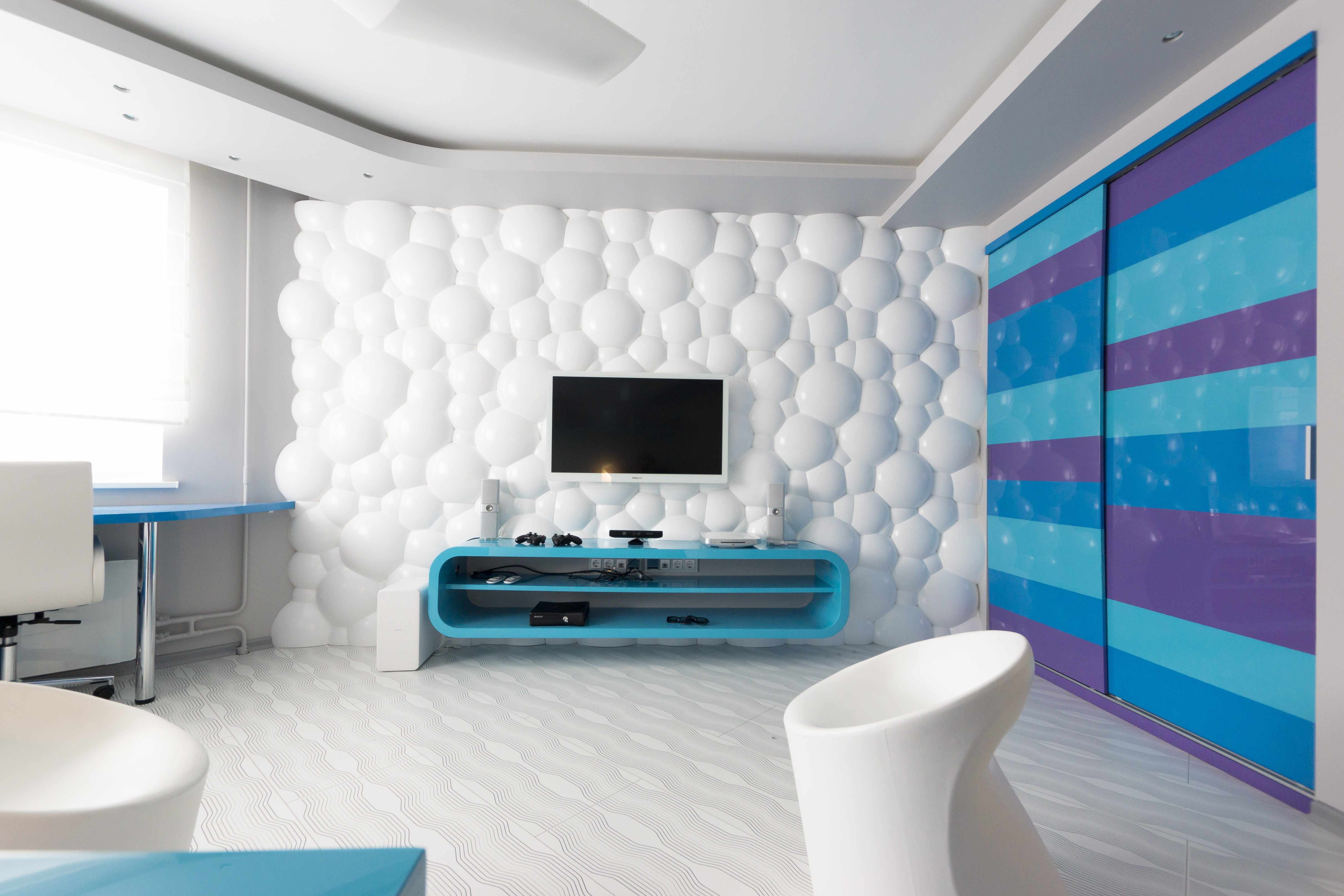 Дизайн комнаты в бело-синем цвете