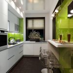 Зелено-белый интерьер кухни