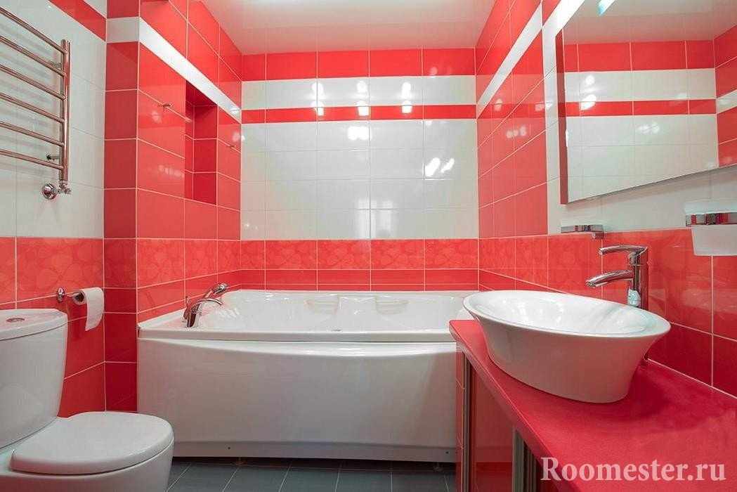 Бело-красная плитка в ванной 