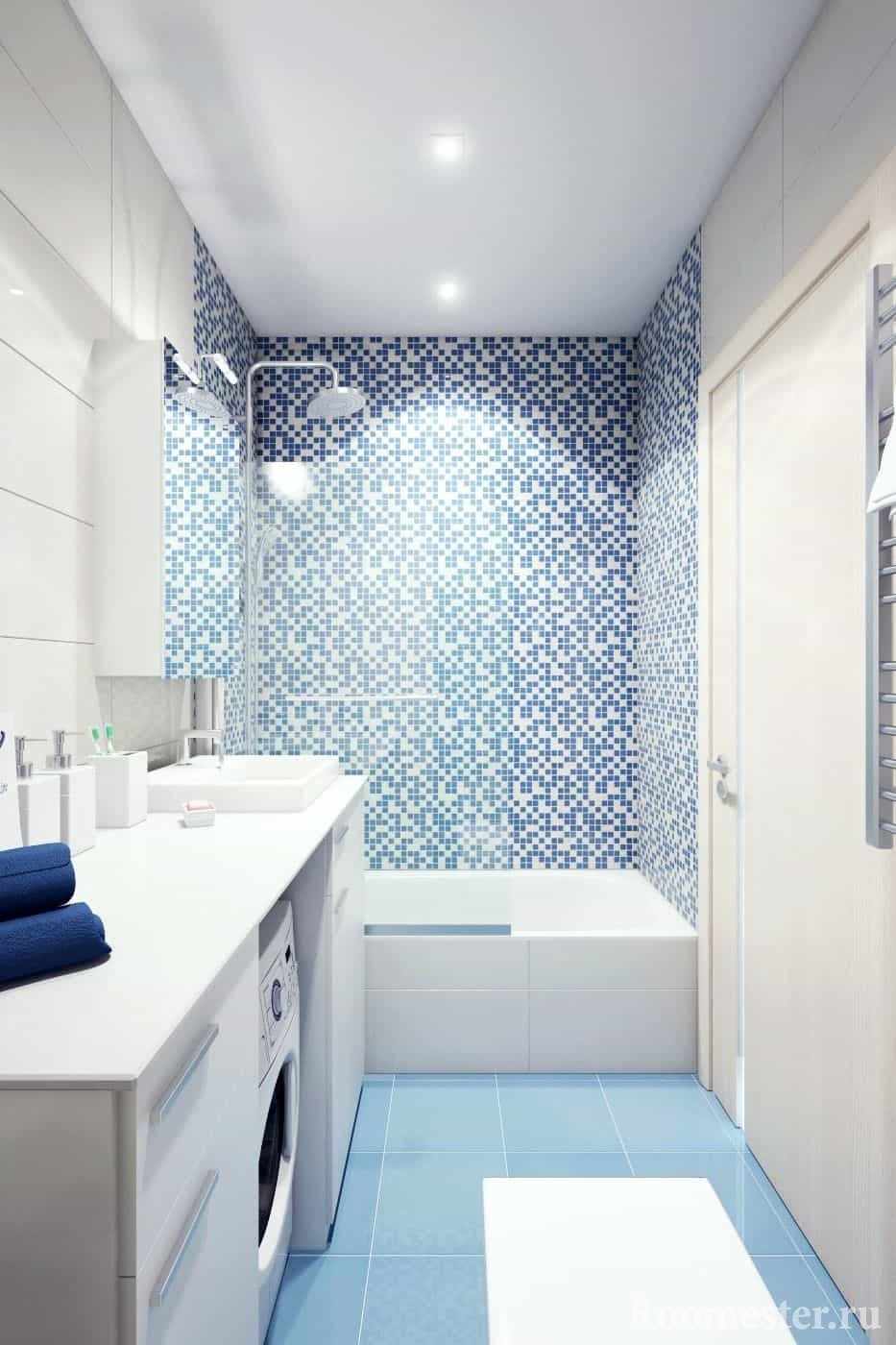 Бело-голубая ванная комната в панельном доме