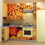 Апельсины на кухонной мебели