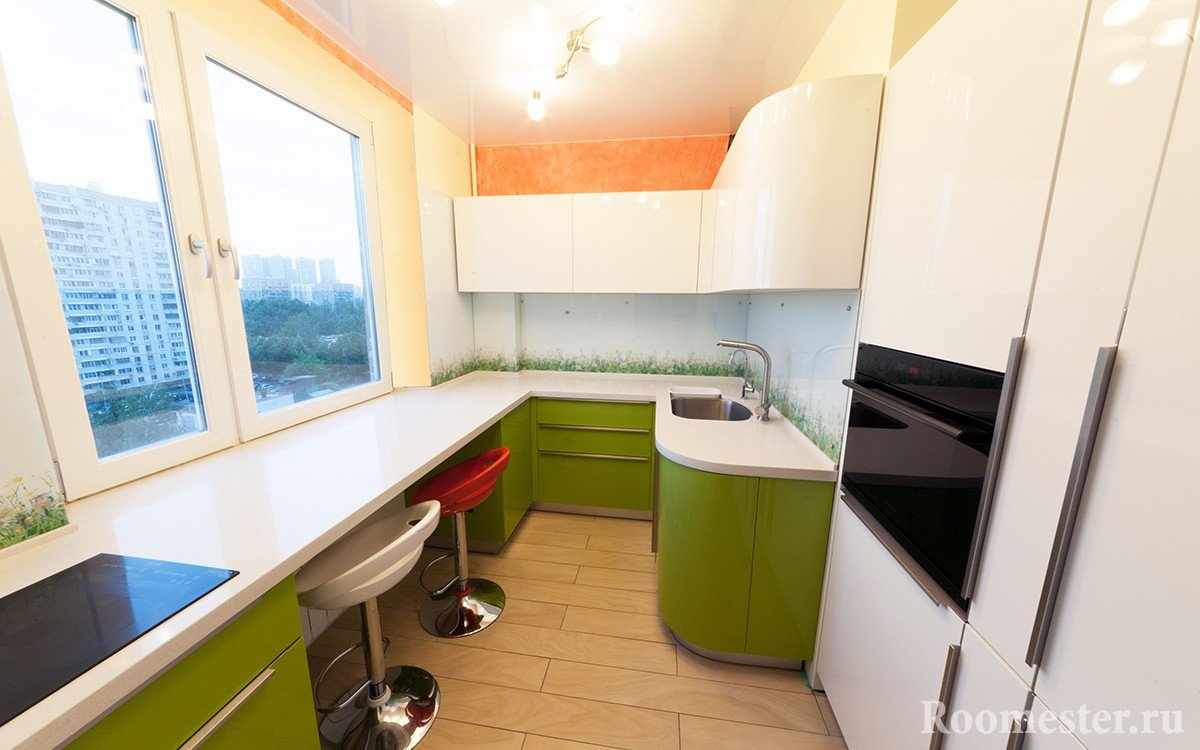 Бело-зеленая кухонная мебель