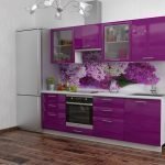 Дизайн фиолетовой кухни с орхидеей