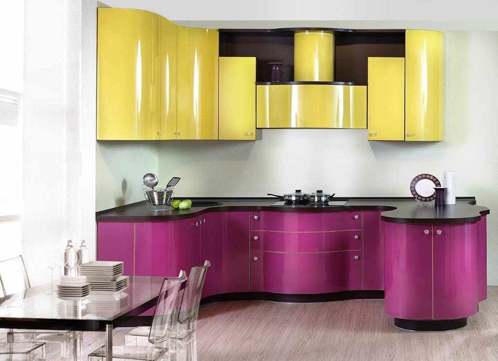 Фиолетово-желтая кухня в стиле модерн