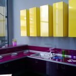 Фиолетово-желтая кухня