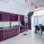 Дизайн стильной серо-фиолетовой кухни