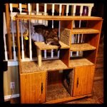 Домик для кошки из старого шкафа