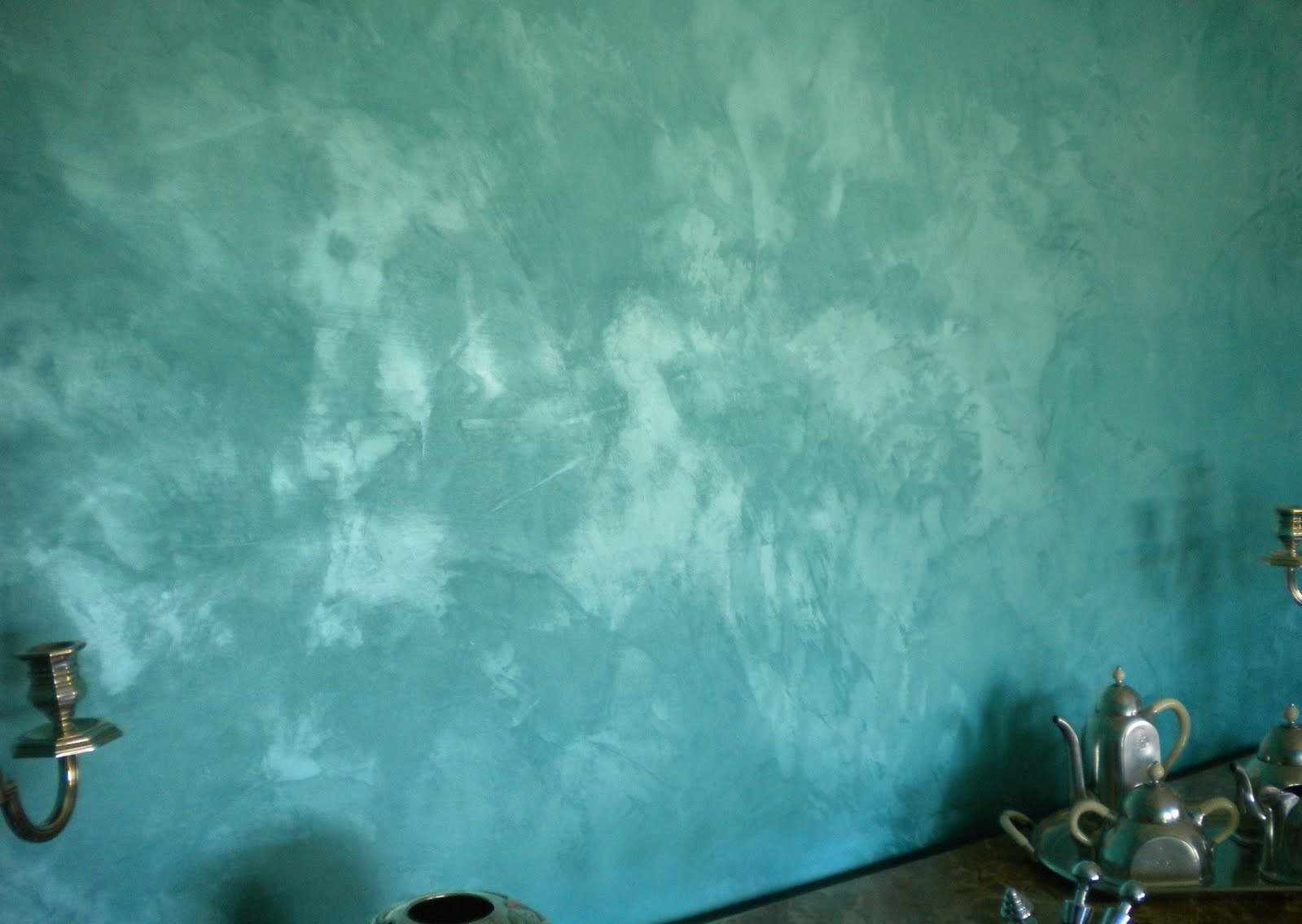 Краска Мокрый шелк на стене