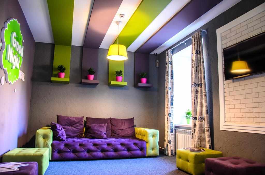 Фиолетово-зеленая гостиная