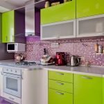 Кухня в зелено-фиолетовых цветах