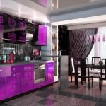 Фиолетовая кухня с большим окном