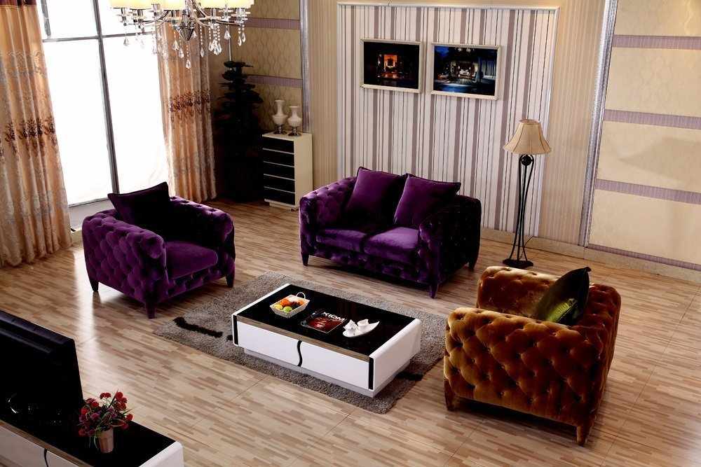 Фиолетовая мягкая мебель в гостиной