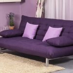 Компактный диван фиолетового цвета