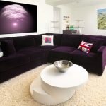 Темно-фиолетовый диван