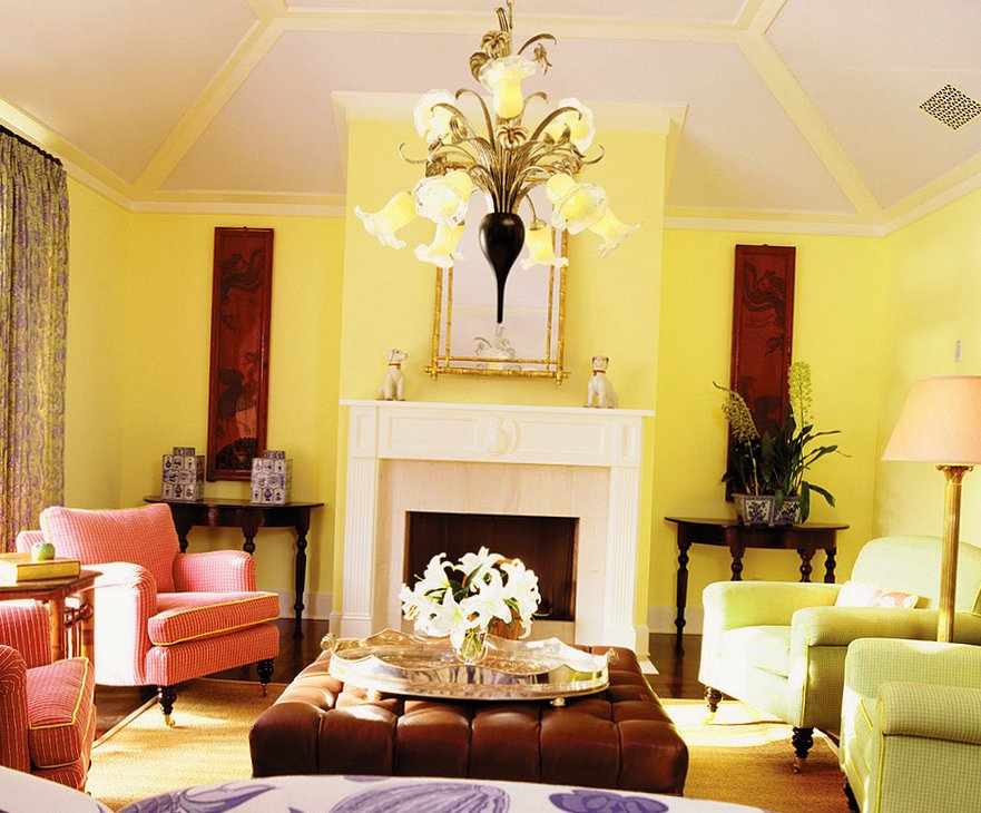 Яркие цвета в интерьере гостиной в стиле прованс